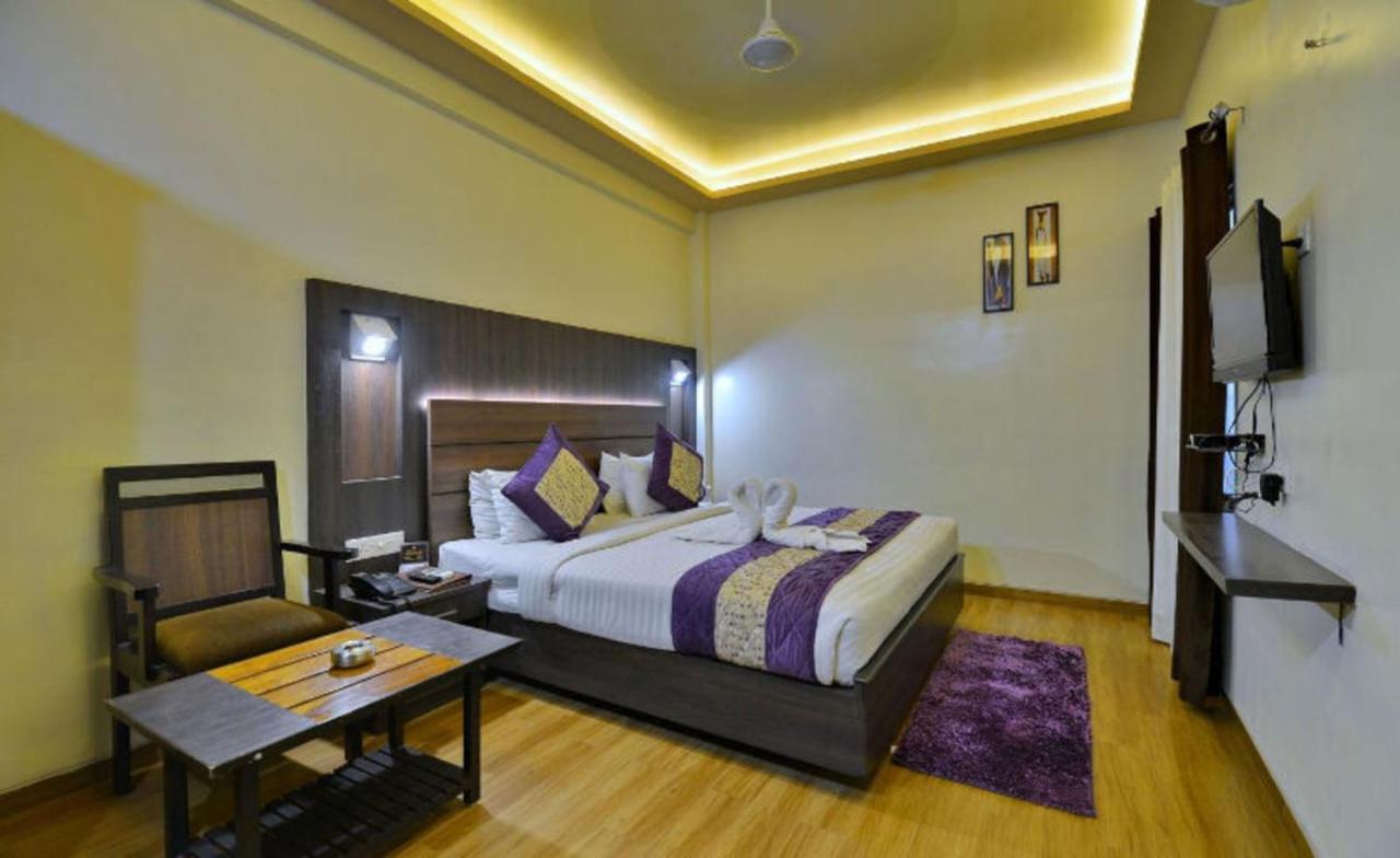 Hotel Samrat Jabalpur Luaran gambar