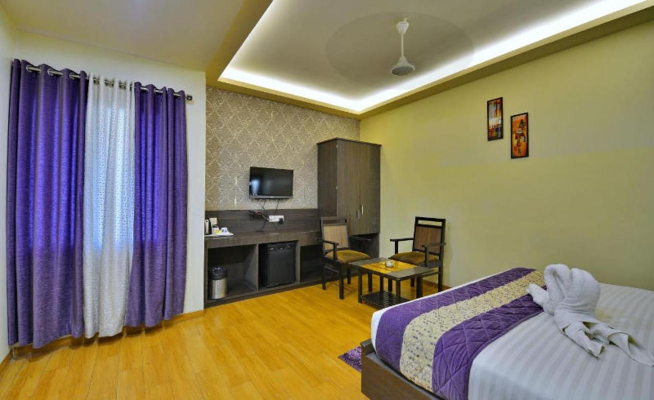 Hotel Samrat Jabalpur Luaran gambar
