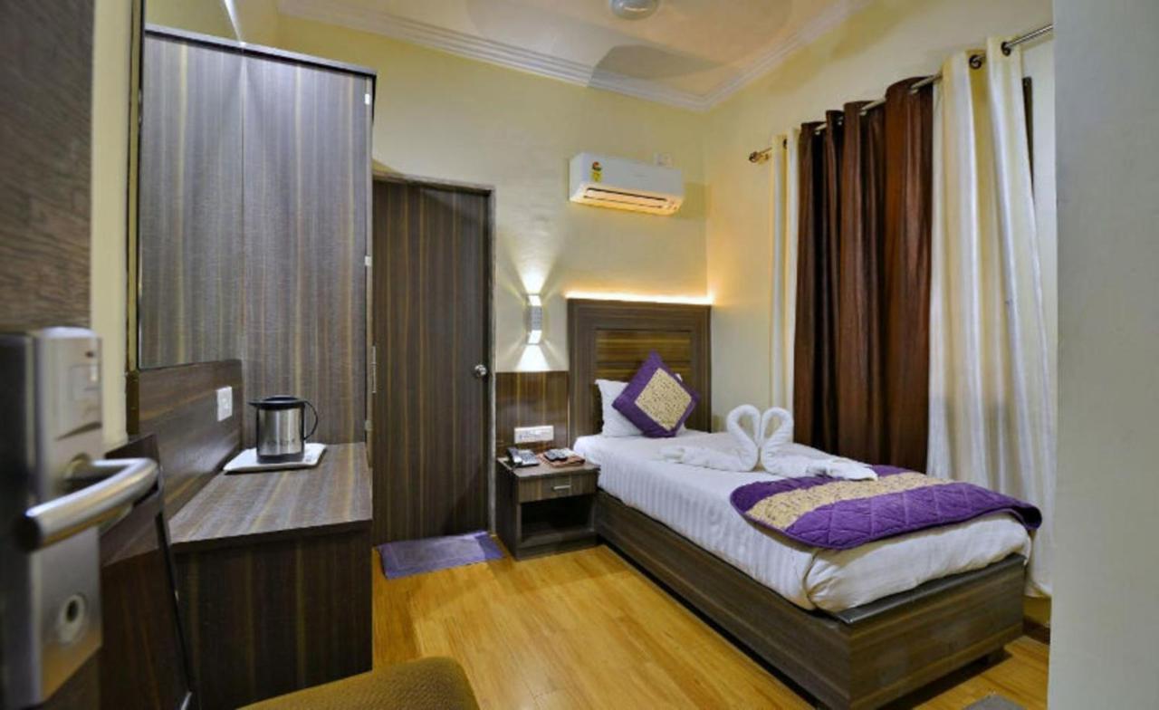 Hotel Samrat Jabalpur Luaran gambar