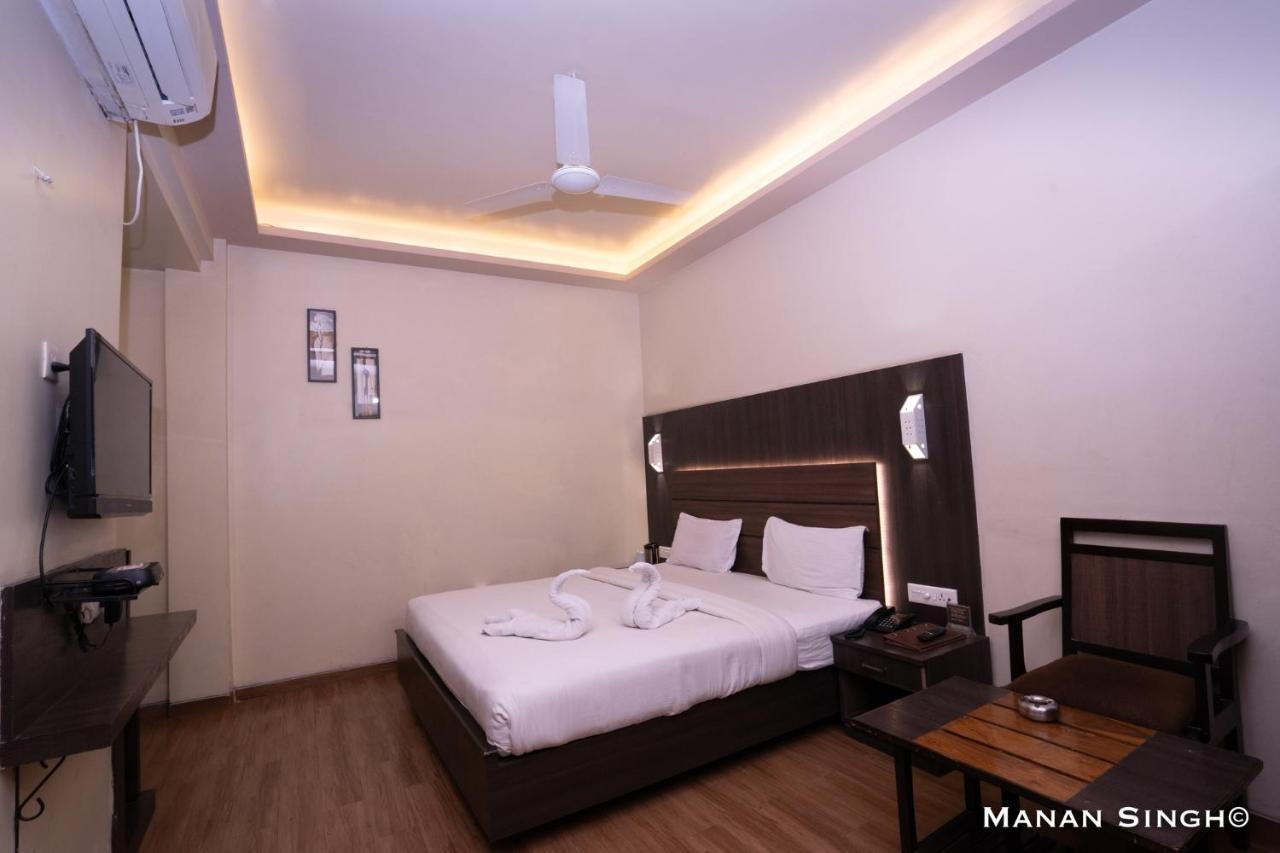 Hotel Samrat Jabalpur Luaran gambar