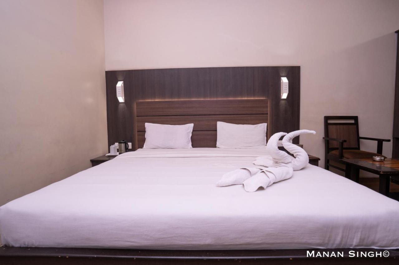Hotel Samrat Jabalpur Luaran gambar