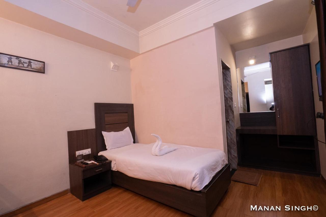 Hotel Samrat Jabalpur Luaran gambar