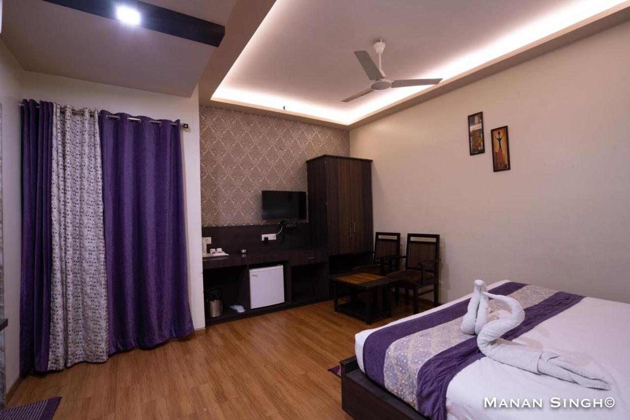 Hotel Samrat Jabalpur Luaran gambar