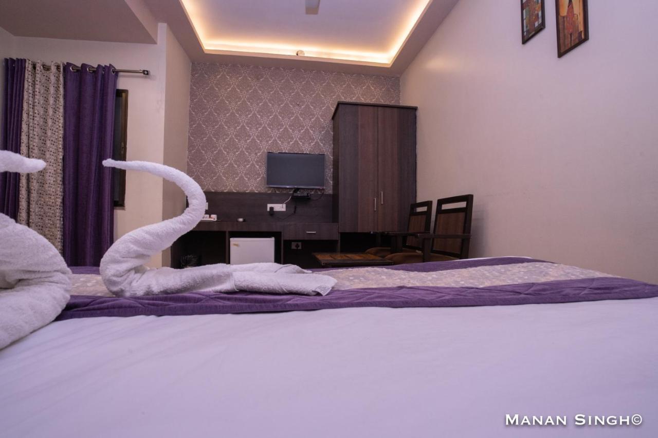 Hotel Samrat Jabalpur Luaran gambar