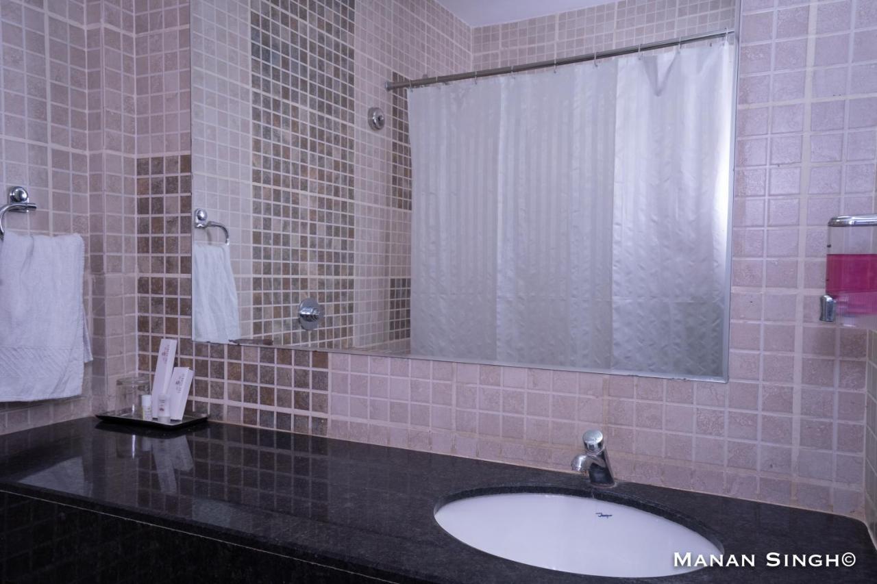 Hotel Samrat Jabalpur Luaran gambar