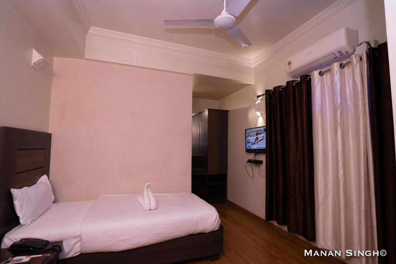 Hotel Samrat Jabalpur Luaran gambar