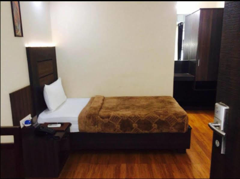 Hotel Samrat Jabalpur Luaran gambar